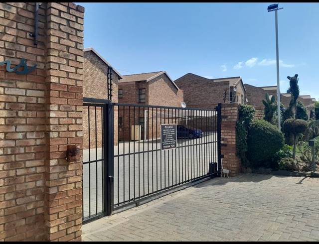 2 BEDROOM TOWNHOUSE FOR SALE IN NATURENA